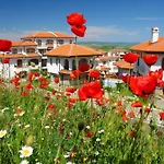 The Vineyards Boutique & Хотел Ахелой