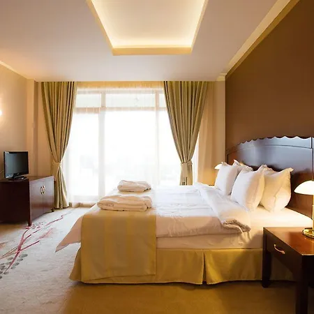 Хотел The Vineyards Boutique & 4*